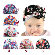 Caciulita inflorata tip turban (Marime Disponibila: 3-6 luni (Marimea 18