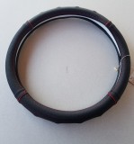 Husa Volan Piele Naturala Perforata Negru/Rosu, Universala 38cm, Compatibila Polo, Fiesta, Golf, BMW, Audi, Opel, Mercedes