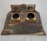 Calimara antica , aproximativ 100 ani ,art noveau, din fonta, marcata&rdquo; GESCHUTZT&rdquo; cu doua recipiente pentru cerneala