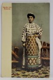 SALUTARI DIN ROMANIA , FEMEIE IN PORT POPULAR , IN STUDIO , CARTE POSTALA , 1908