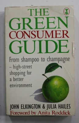 THE GREEN CONSUMER GUIDE by JOHN ELKINGTON and JULIA HAILES , SHOPPING FOR A BETTER ENVIRONMENT , 1988 , PREZINTA URME DE UZURA SI DE INDOIRE foto