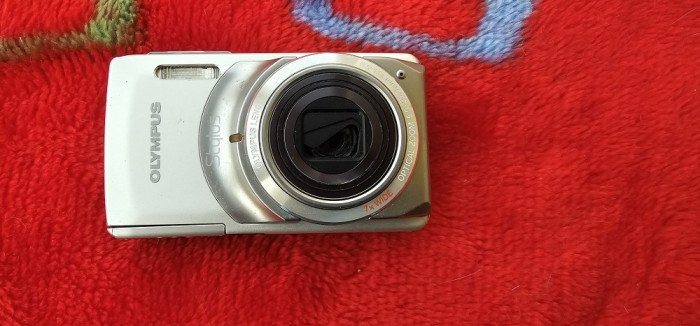 Aparat foto digital Olympus Stylus 7010 12.0MP - Argintiu , DEFECT .