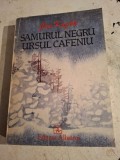 Carte samuraiul negru-ursul cafeniu