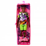 PAPUSA BAIAT FASHIONISTAS CU TINUTA VERDE SuperHeroes ToysZone, Mattel