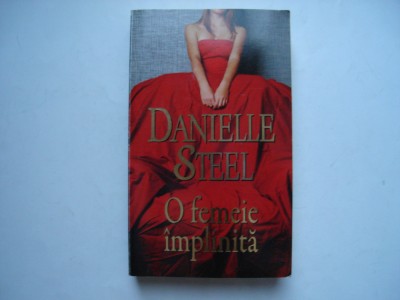 O femeie implinita - Danielle Steel foto