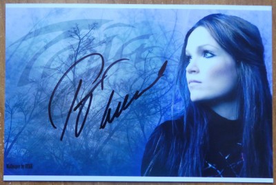 Autograf Tarja Turunen, fosta componenta a formatiei Nightwish intre anii 1996 - 2005 foto