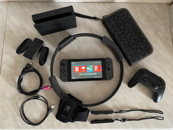 Nintendo Switch V1 + Pro Controller + Ring-Con + Dock + Husă, ca nou