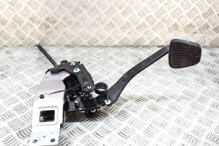 Pedala ambreiaj CHEVROLET CAMARO 2010 OEM: 92233497 20226082