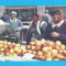 Carte Postala vanzatoare de mere la taraba in Bucuresti