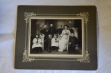 Fotografie mare pe carton Atelier Romania familie - barbat decorat cu medalii militare Coroana Romaniei s.a.