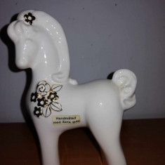 Figurina ceramica cal ponei alb flori aurite Rosa Ljung Deco Keramik Helsinborg