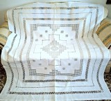 Fata de masa Vintage din In cu broderie manuala pe fir. Tiv lucrat manual
