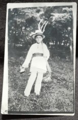 Fotografie tip carte postala, Romania, baiat cu furca, perioada interbelica
