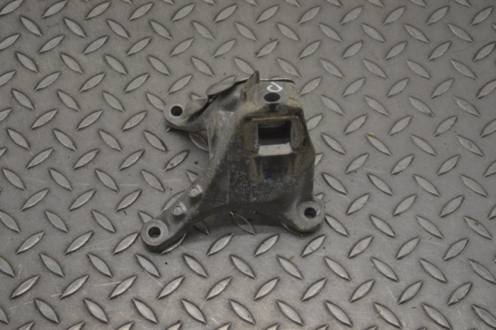 Suport motor dreapta BMW 3 Touring G21 2022 OEM: 6876206 | 23131201