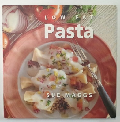 LOW FAT PASTA by SUE MAGGS , photography by PETER REILLY , 2001 foto