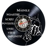 Ceas de perete decorativ realizat din disc de vinil, Model Mainile Noastre Scriu Povestea Unei Vieti Implinite, Tata si Copil, Skeleton, 30 cm