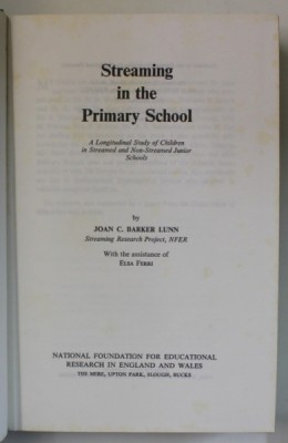 STREAMING IN THE PRIMARY SCHOOL by JOAN C. BARKER LUNN , 1970 foto