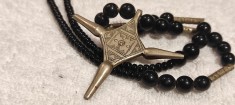 MEDALION CRUCE TUAREGA etnic TRIBAL pe SIRAG MARGELE ONIX de colectie VECHI UNIC