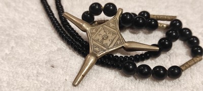 MEDALION CRUCE TUAREGA etnic TRIBAL pe SIRAG MARGELE ONIX de colectie VECHI UNIC foto