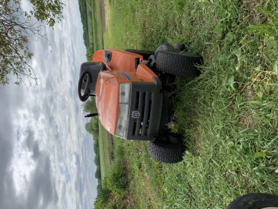 Tractoras de tuns iarb&amp;acirc; foto