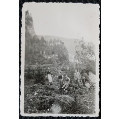 Fotografie, Romania, grup de barbati si femei la munte, anii 40-50