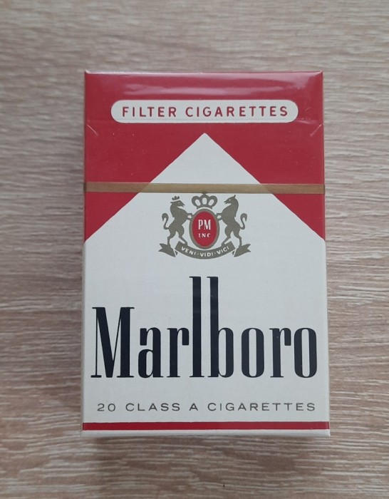 Pachet plin MARLBORO ,anii 1970,Made in USA,FARA COD DE BARE