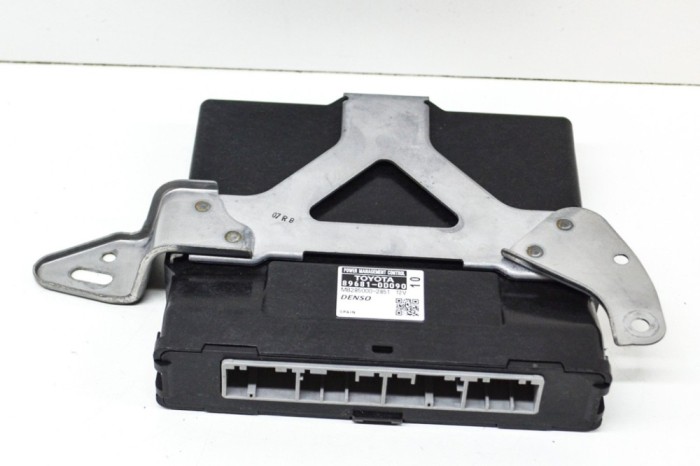 Unitate de distribuție a energiei TOYOTA YARIS _P13_ 2015 OEM: MB285000-2851,89681-0D090 | 13662969
