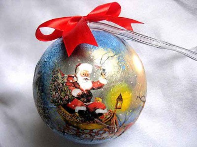 Glob cu Mos Craciun care aduce daruri cu sania, glob brad sarbatori iarna 29890 foto