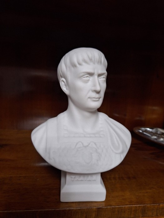 Bust din ceramică (&icirc;mpăratul Traian)