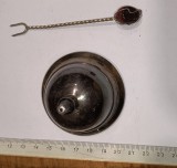 CAPAC CEAINIC VECHI ARGINT ? ARGINTAT ? NU ARE MARCAJ + FURCULITA CU PIATRA