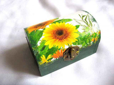 Flori floarea soarelui si alte flori, cutie de lemn 28036 foto
