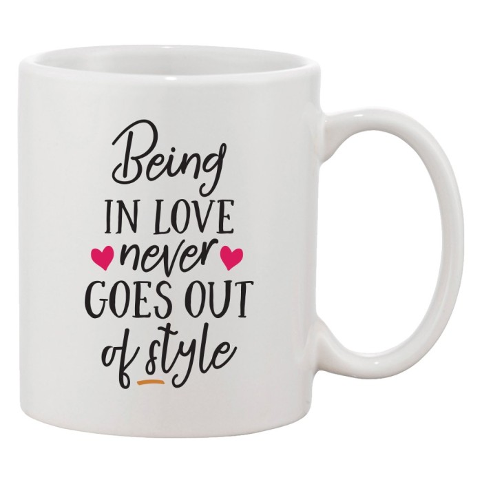 Cana alba personalizata &#039;Being in love never goes out of style&#039;, INOVATIX&reg;. 330ml