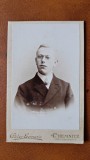 Fotografie tip CDV, barbat cu ochelari, inceput de secol XX