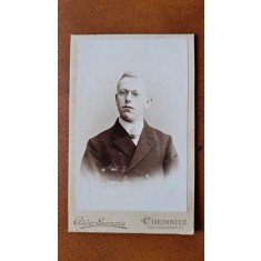 Fotografie tip CDV, barbat cu ochelari, inceput de secol XX