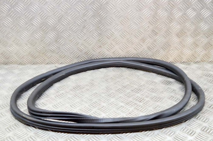 Garnitura ușă st&acirc;nga spate PORSCHE CAYENNE 92A 2017 OEM: 7P0.867.367.H,7P0867367H | 17149366
