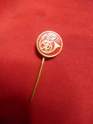 Insigna 100 Ani Posta Cehoslovaca 1979 , metal si email , d=1,2cm foto