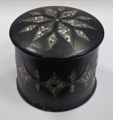 Cutie rotunda decorata cu sidef, Napoleon III, Secol 19 foto