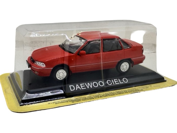 Macheta DAEWOO CIELO rosu 1:43