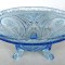 Fructiera vintage sticla albastra cu 3 picioruse si ornamente florale, anii 70