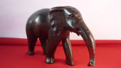 ELEFANT AFRICAN SCULPTURA IN LEMN foto