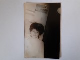 Fotografie dimensiune CP cu femeie cu căciulă