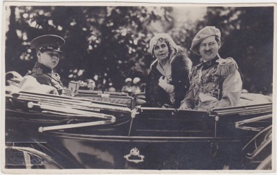 CP Regele Carol al II lea si regele Mihai parada in automobil ND(1930) foto