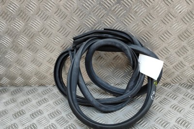 Garnitura ușă dreapta spate TOYOTA YARIS CROSS MXP_ 2022 OEM: 62331-K2010 | 28228958 foto