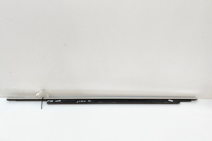 Chedar geam ușă st&acirc;nga față AUDI Q3 8U 2013 OEM: 8U0853283 30769057