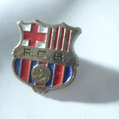 Insigna Fotbal FC Barcelona , metal si email , dim.=1,7x1,8cm ,cu surub
