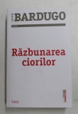 RAZBUNAREA CIORILOR de LEIGH BARDUGO , 2017 * PREZINTA HALOURI DE APA