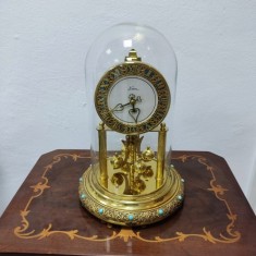 Superb ceas de șemineu,birou mecanic in cupola din sticla și &icirc;ntoarcere la 400 de zile