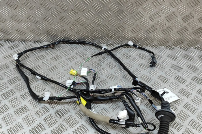 Cablaj ușă dreapta față TOYOTA YARIS CROSS MXP_ 2022 OEM: 82151-0DQ40 28284445