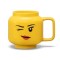 Cană mare LEGO din ceramică &ndash; Fată care face cu ochiul