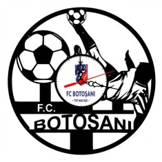 Ceas de perete decorativ realizat din disc de vinil, Model FC Botosani, Fotbalist in Foarfeca si Mingi, Text F.C. Botosani, Negru, 30 cm